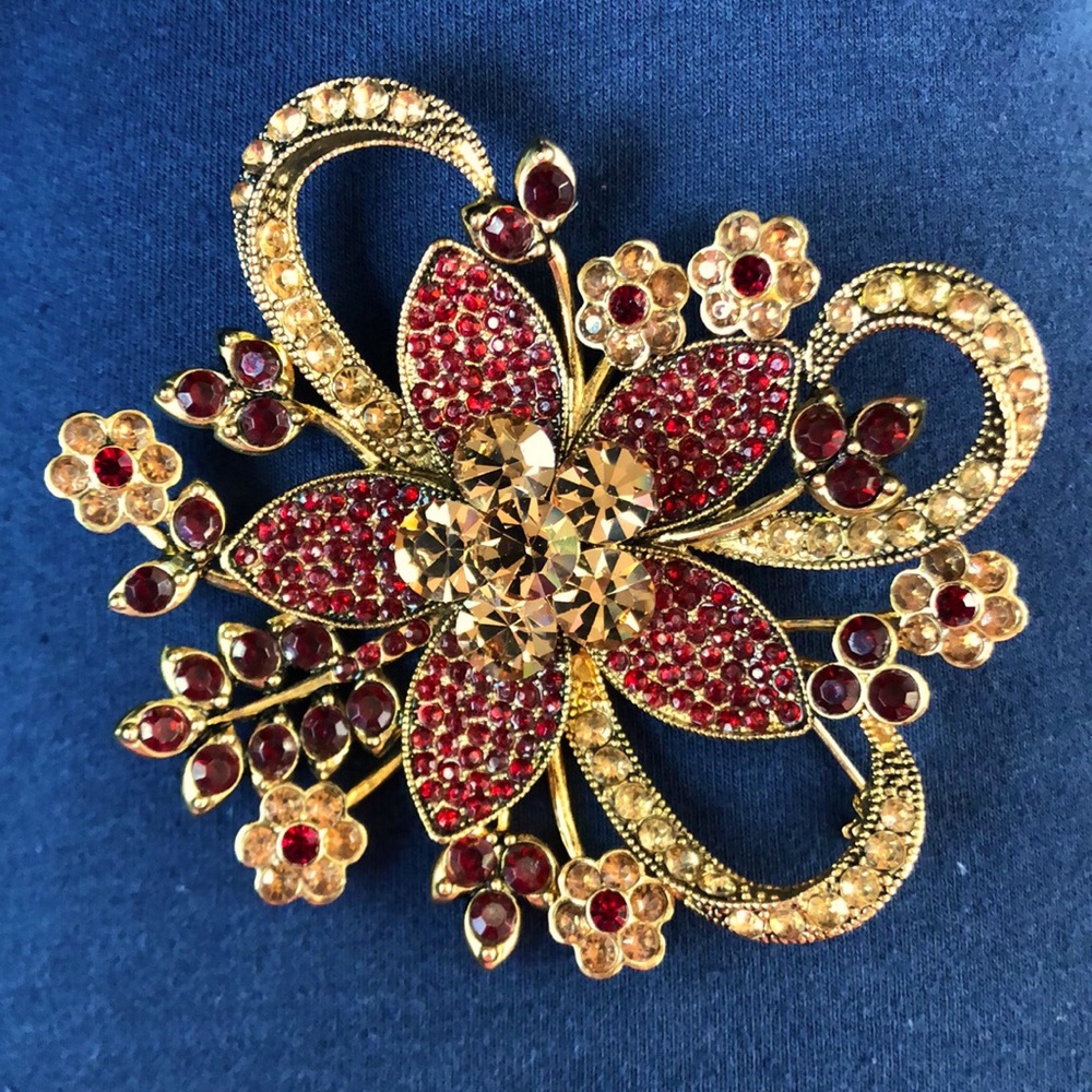 Beautiful Collectible brooch AVON 35 years 2006